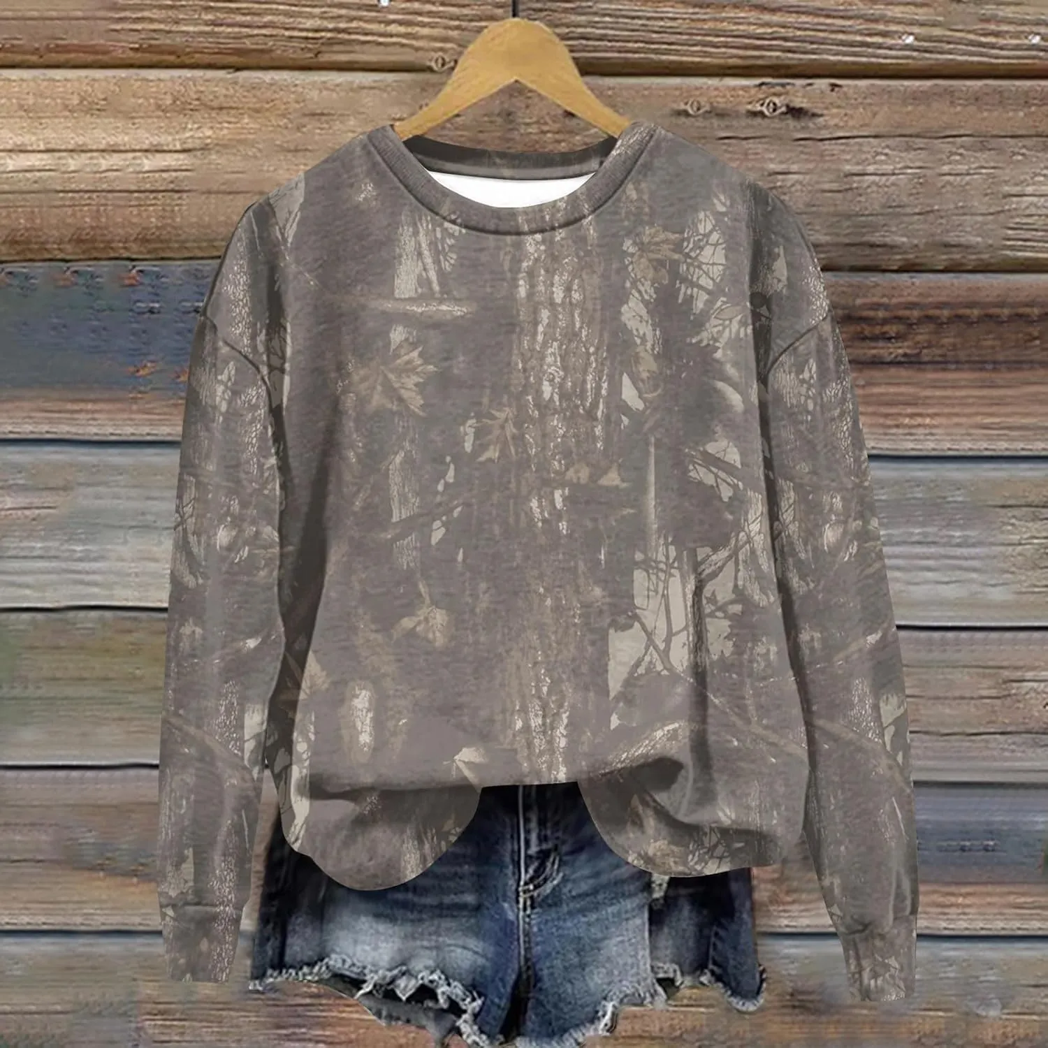 Camo Sweatshirts for Women Maplr Leaf Print Crewneck Sweatshirts Long Sleeve Oversized Pullover Fall Camo Sweater