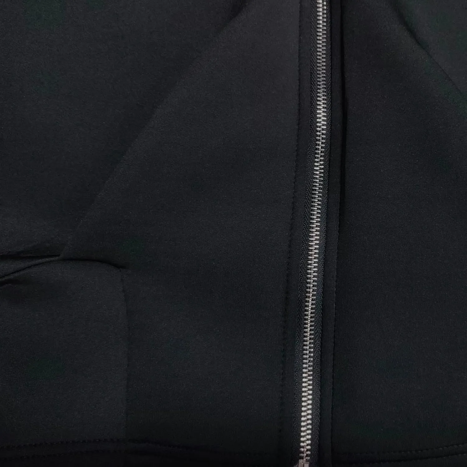 DASAYO Women's Puffy Long Sleeve Zip Cropped Puffer Jacket Color Block Quilted Puffy Down Coat Slouchy Winter Outwear Trendy